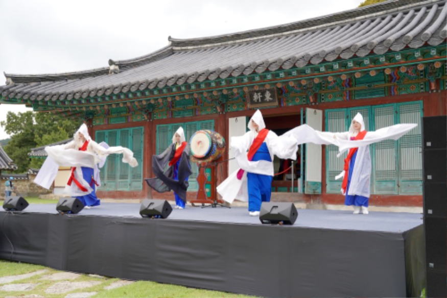 2. 5일까지 진행되는 제21회 서산해미읍성축제 모습3(승무).jpg