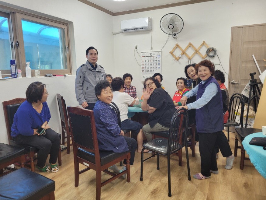 241007 서산경찰서 부석파출소 노인교통사고 예방을 위해 최선!2.jpg