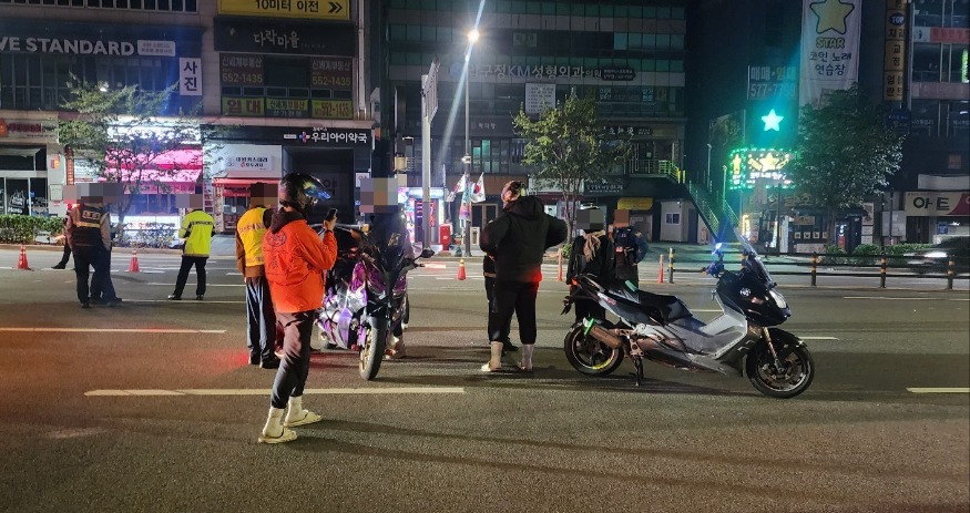 10.9.03시 30분(신세계백화점 앞).jpg