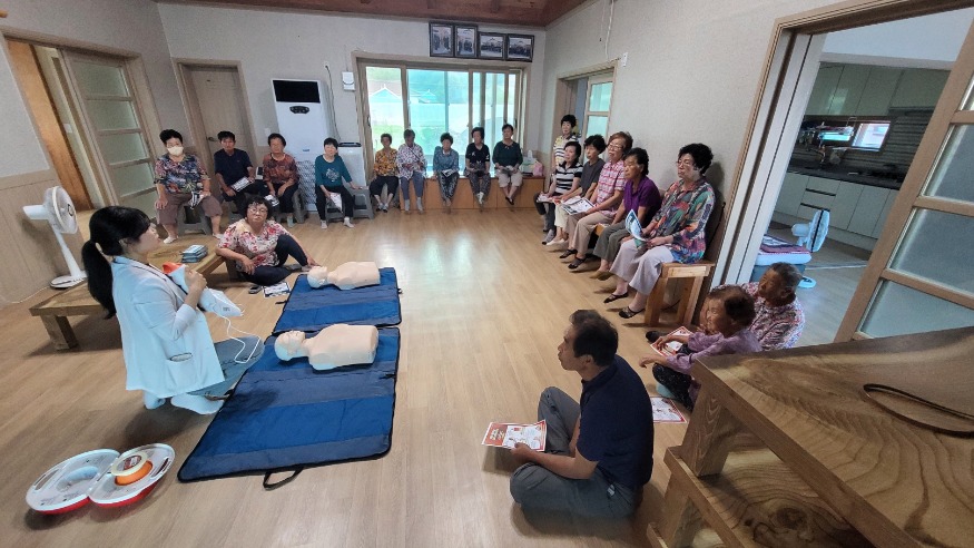 4.심폐소생술 및 자동심장충격기 교육사진.jpg