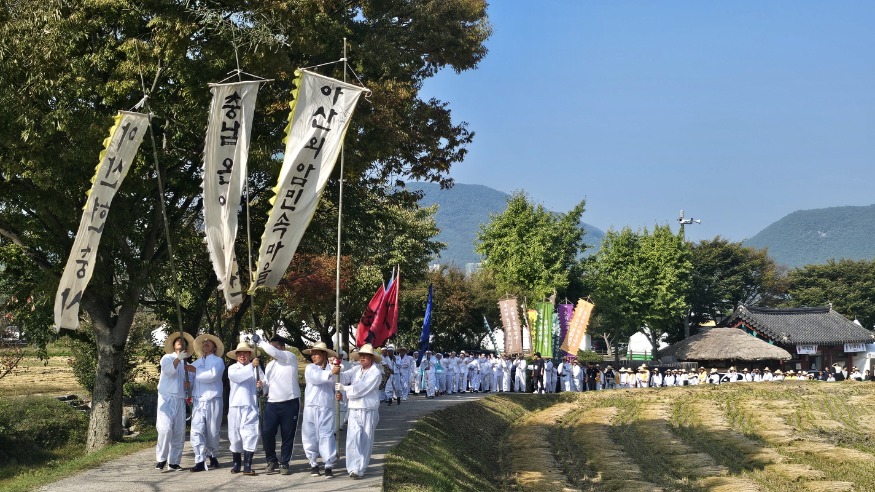 1. 아산시, 아트밸리 아산 제3회 에코 농(農) 페스티벌 전통 벼베기 행사 성황리 마쳐 (2).JPG