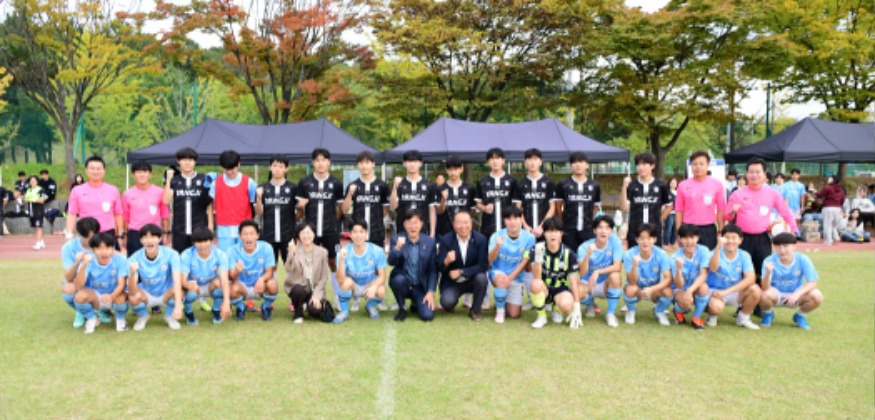 3.스포츠로 하나 된 청소년들… 안산시, 첫 고교 유니온 페스티벌 열려(1)(남자 축구 6강 경기 중 성포고VS양지고 경기).jpg