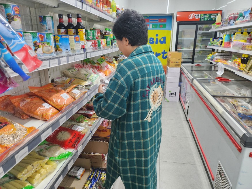 2.외국식료품 전문판매업소 일제점검 모습 (1).jpg