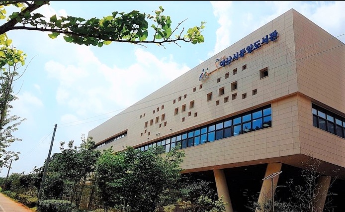 아산시중앙도서관전경사진.jpg