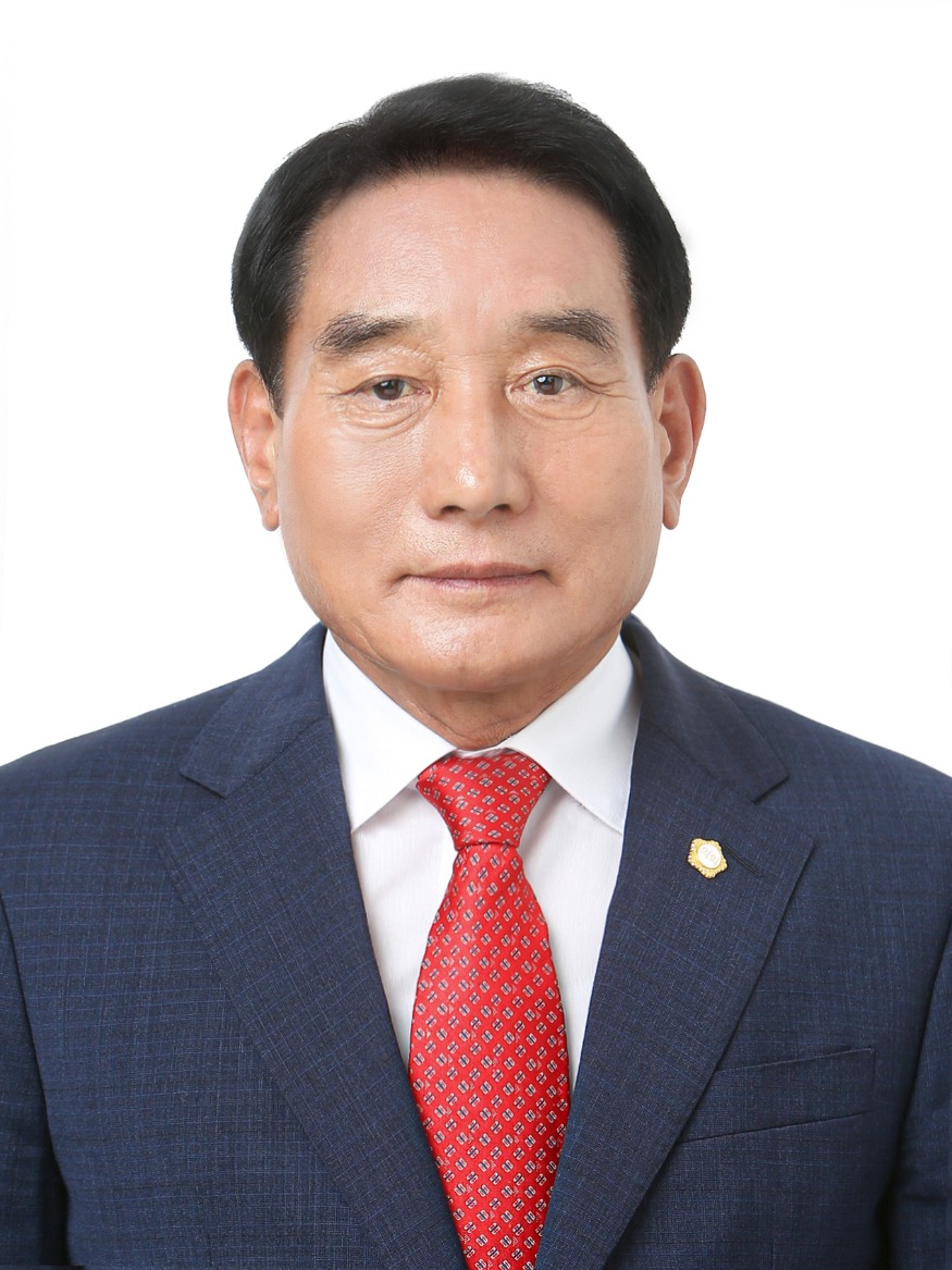 5. 김덕주 의원님(증명사진).jpg