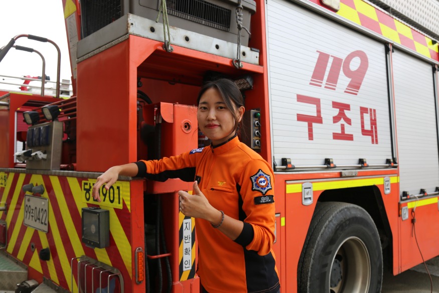 관련사진2(이윤소방사).JPG