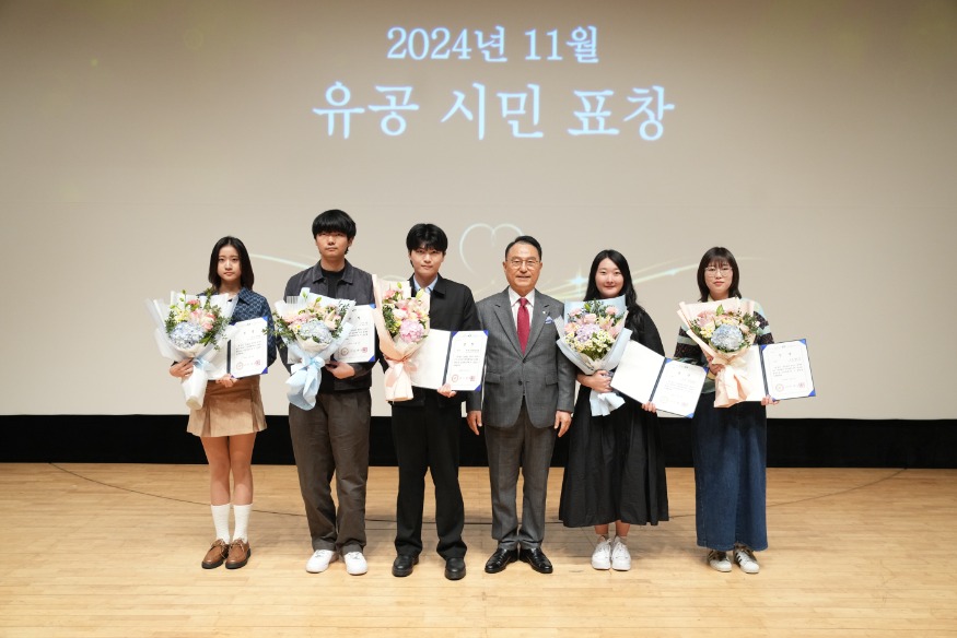 스마트정보과(데이터분석 아이디어 경진대회 시상).JPG