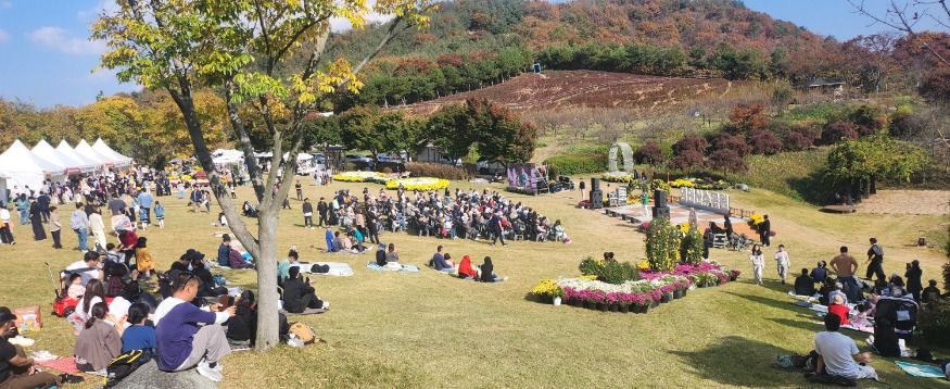 1. 아산시 ‘제2회 영인산 단풍축제’, 음악공연과 함께한 자연에서의 힐링.jpg