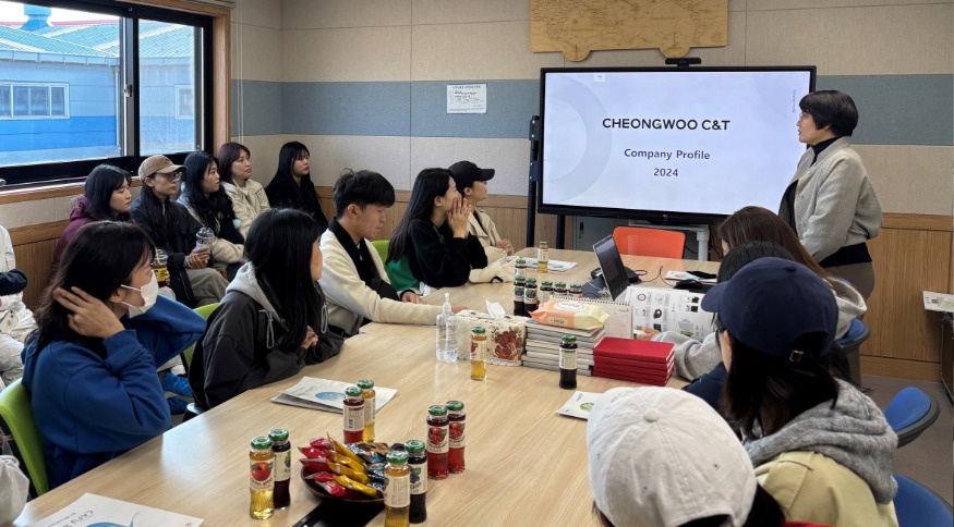3.안산시, 청년도전지원사업 기업탐방 진행… 취업의 꿈 돕는다.jpg