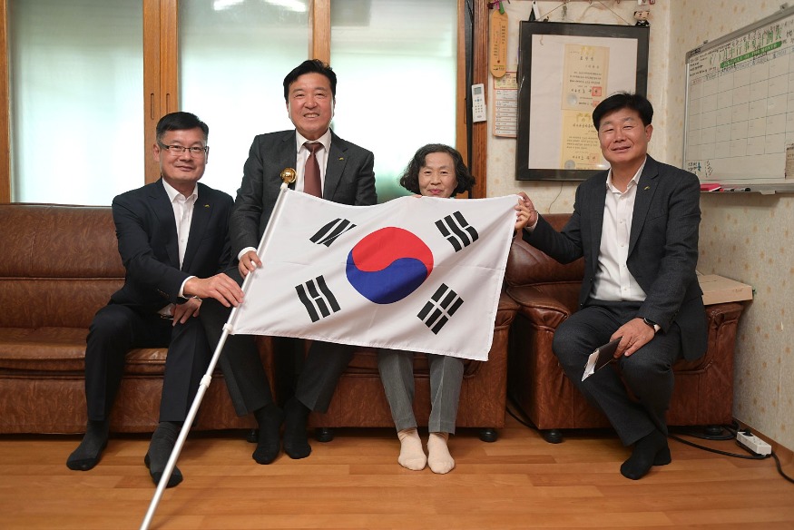 1.독립유공자 유족 위문 모습 (1).jpg