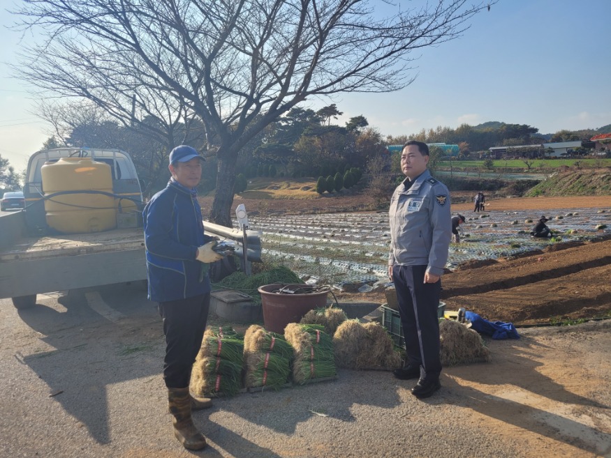 241112 서산경찰서 부석파출소 교통사고 예방 홍보활동!.jpg