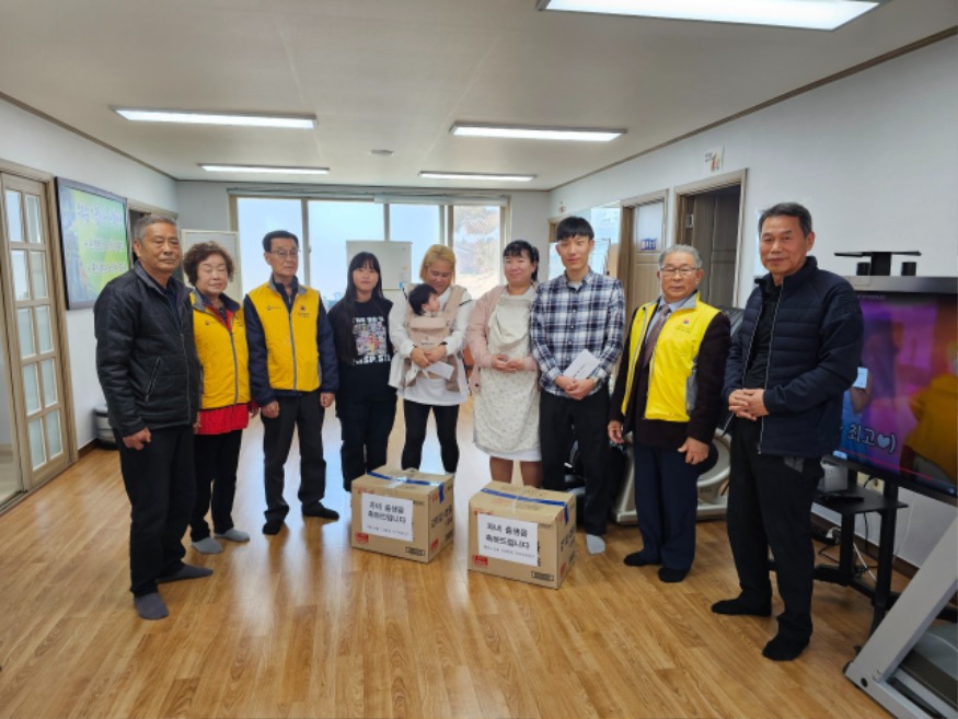 (사진5) 육아용품 전달.jpg