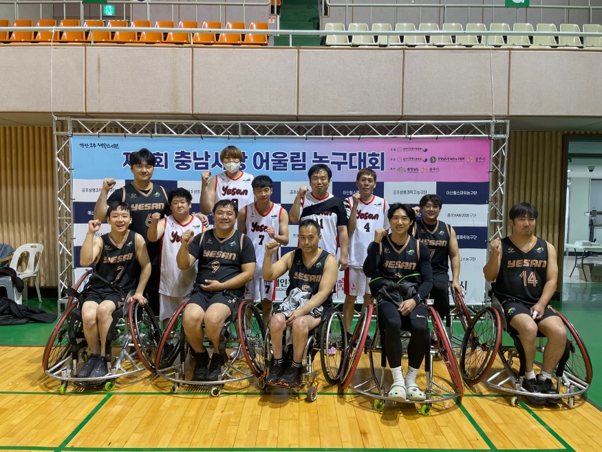 6.애플파워 휠체어농구팀 단체사진.jpg
