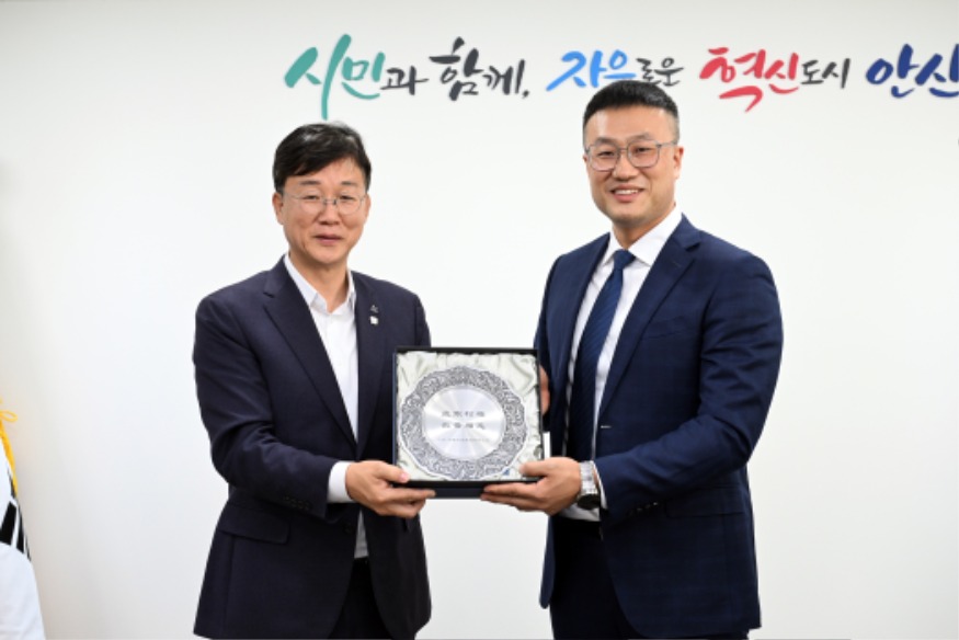 1.이민근 안산시장, 中 옌타이시 대표단 접견… 과학기술 등 정책 협력(1).jpg