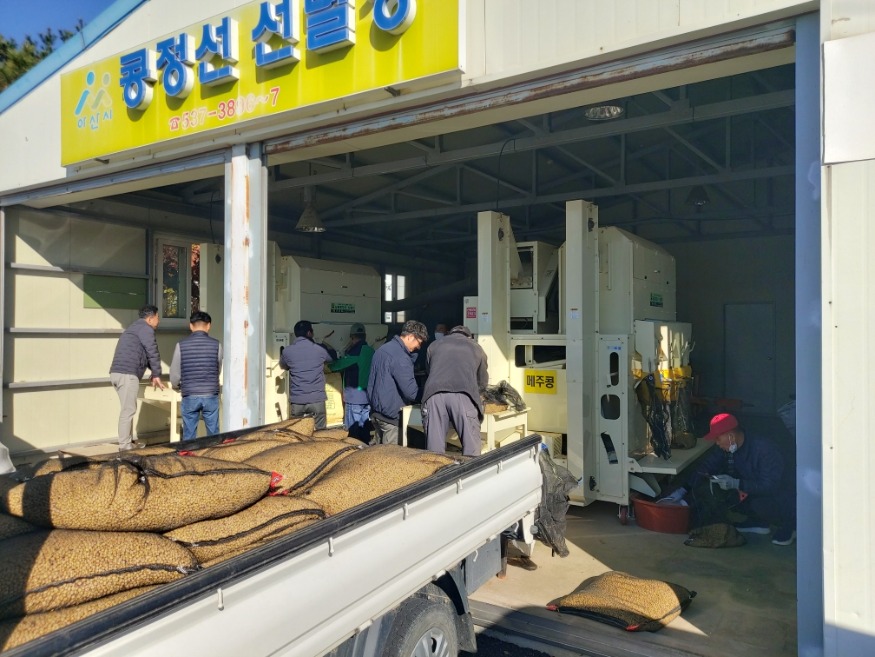 3. 아산시 농업기계 임대사업소 콩 선별장, 농업인들로부터 ‘인기만점’ (2).jpg