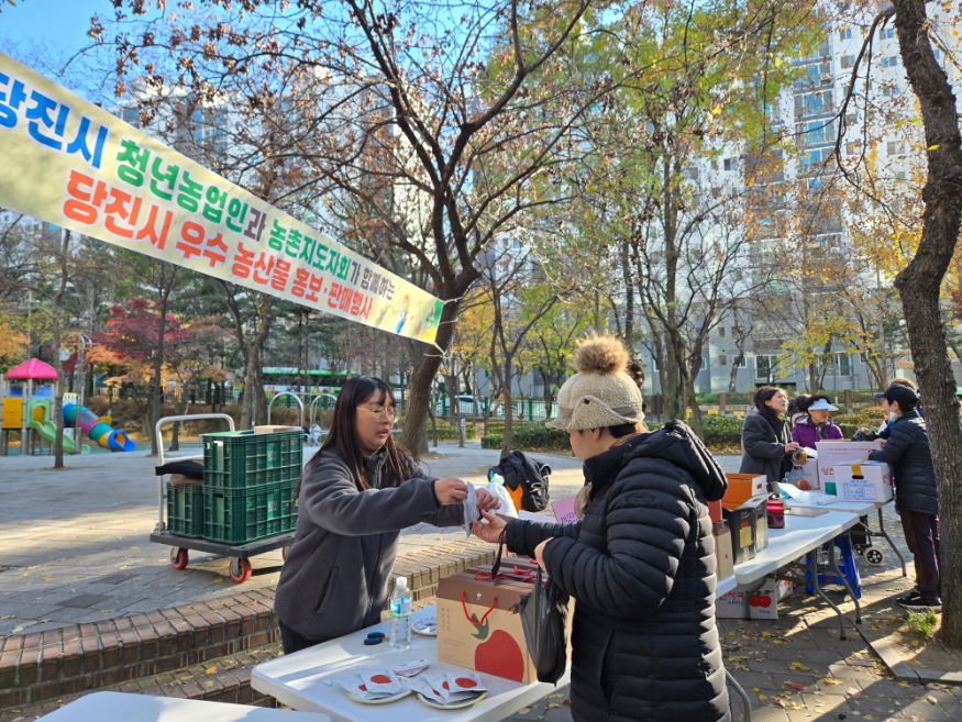 (사진4) 우수농산물 홍보(3).jpg