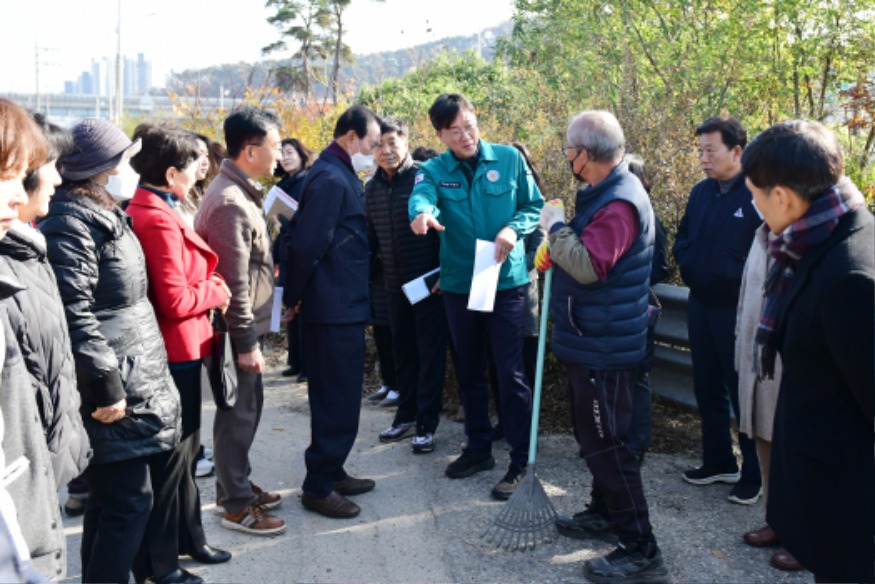 1.이민근 안산시장,‘시민과 함께, 가치토크’진행… 반월동 현장 소통(2).jpg