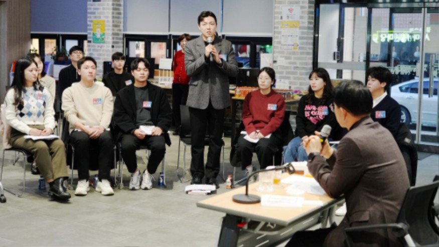 1. 3일 서산청년마당에서 진행된 ‘세대공감 토크콘서트’5.JPG