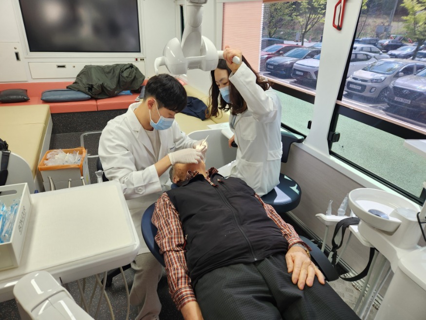 (사진1) 건강체험과 운영(구강검진).jpg