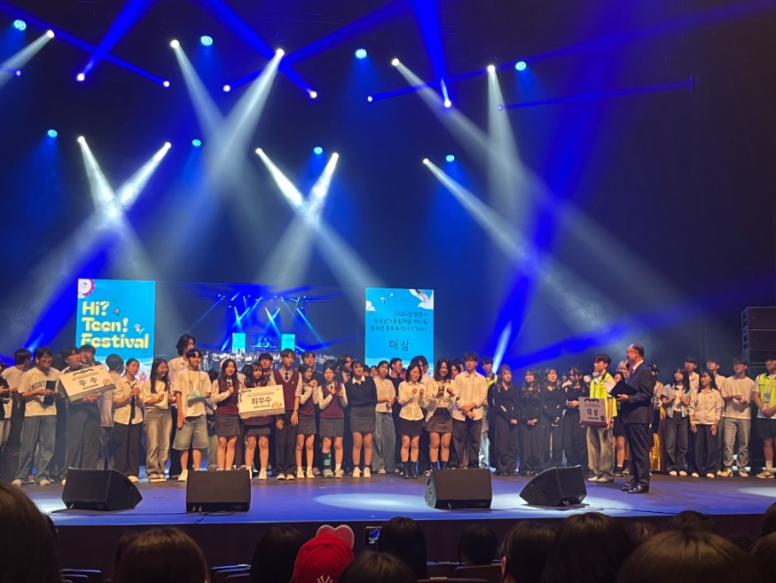 (사진1)수능후축제.jpg
