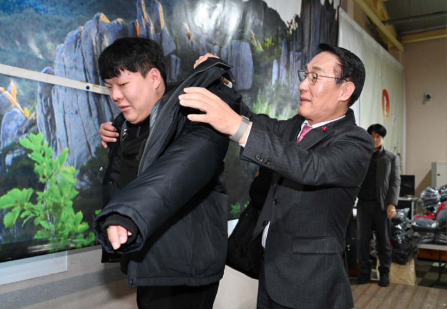 26일 (한국부인회 홍성군지부, 환경미화원 노고 격려) 2.jpg