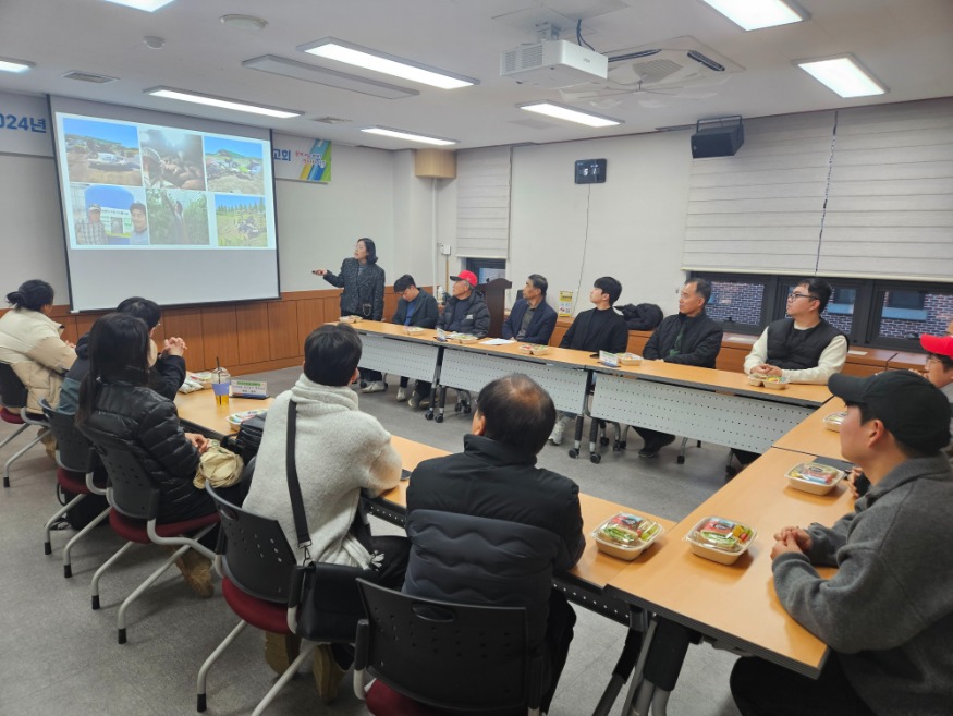 (사진4) 성과보고회.jpg