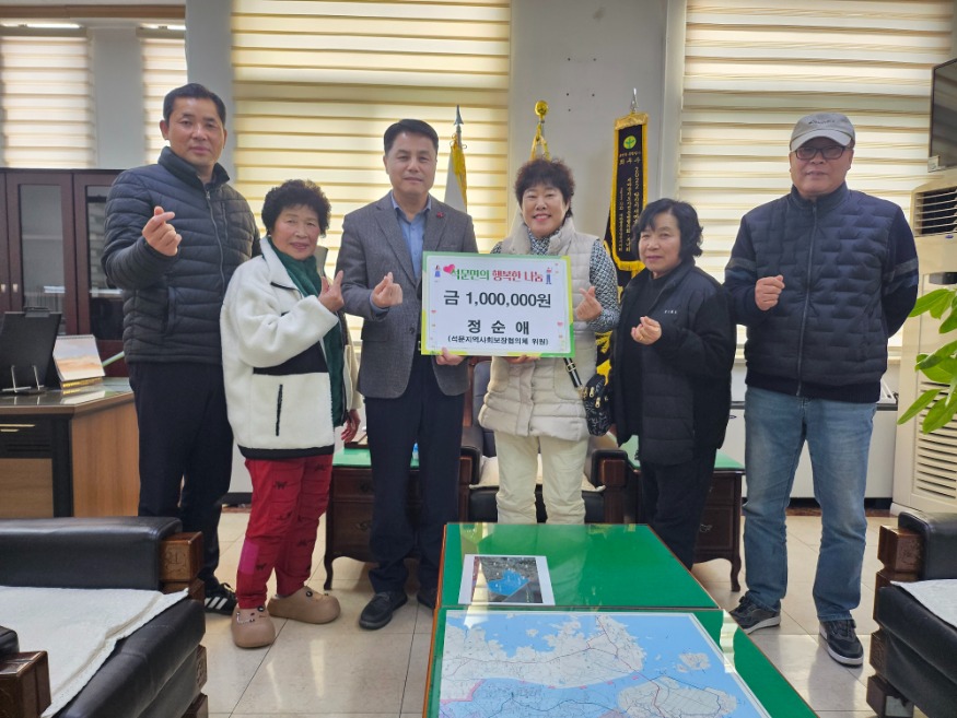 (사진7) 정순애 성금 전달 .jpg