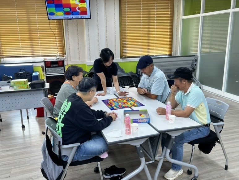 (사진3)주간재활 프로그램 운영 사진.jpg