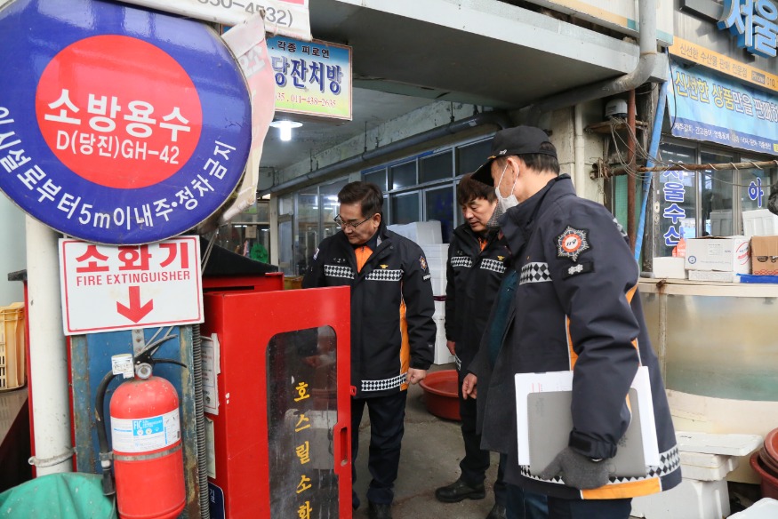 이상권 당진소방서장, 설 명절 앞두고 전통시장 화재 예방 점검.JPG