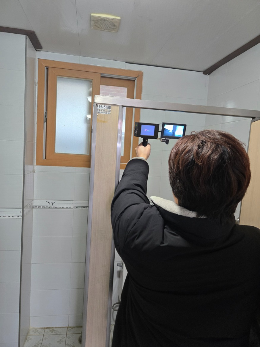 환경정책과(설명절 대비 공중화장실 불법촬영 합동점검).jpg