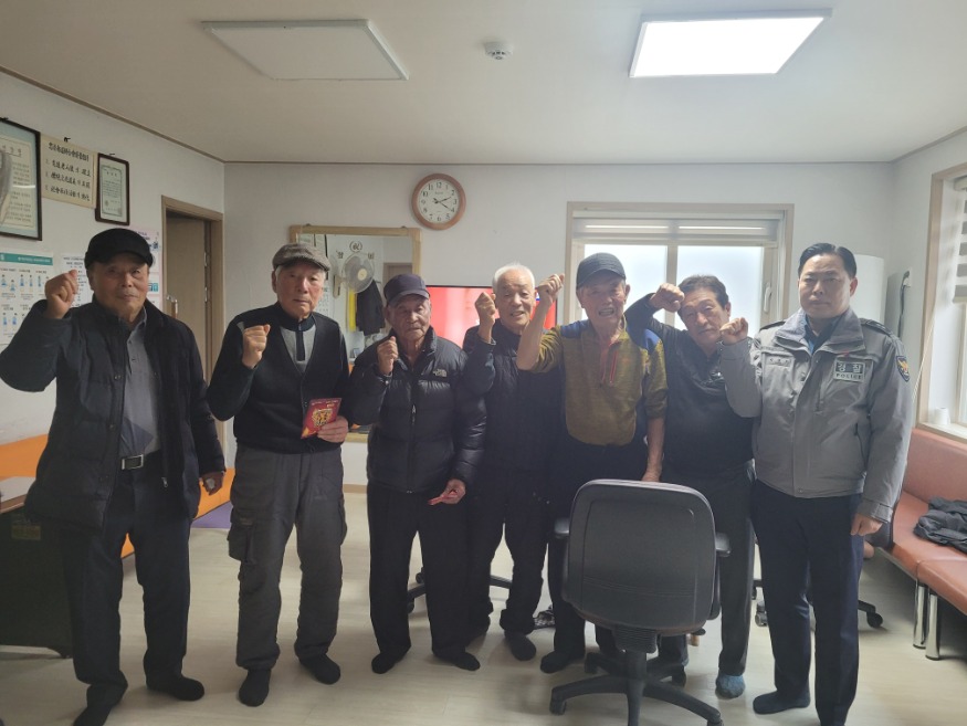 250122 서산경찰서 부석파출소 찾아가는 교통사고 및 보이스피싱 예방 홍보활동 전개!.jpg