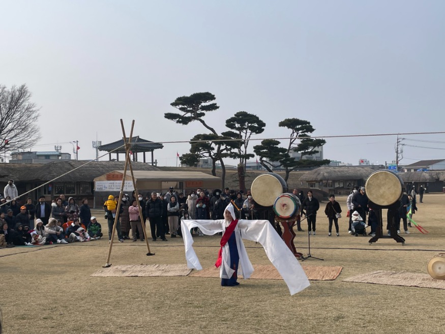 2. 지난해 2월 10일 설 명절을 맞아 서산해미읍성 일원에서 진행된 민속행사3.jpg