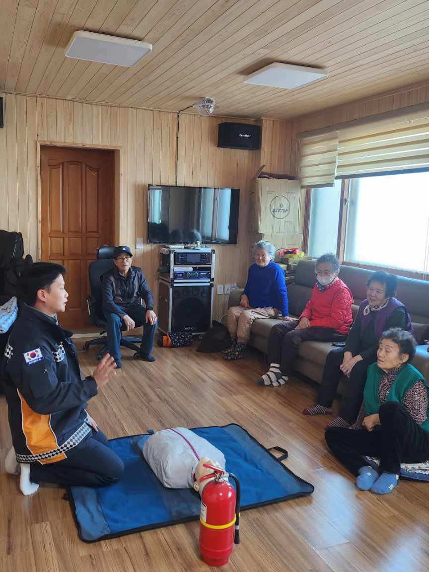 당진소방서, 경로당에서도 배우는 심폐소생술 교육.jpeg