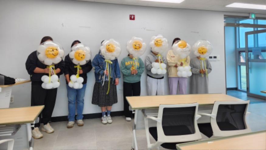 5. 지난해 성연면 행운드림센터에서 진행된 읍면동 평생학습센터 프로그램(풍선아트)1.jpg
