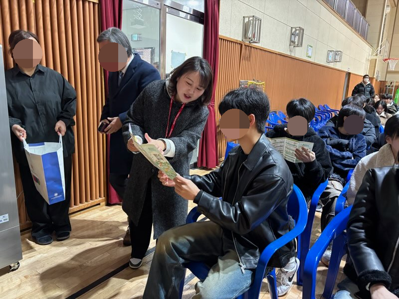 19일 (홍성군, 고교 졸업식 찾아 청년정책 홍보).jpg
