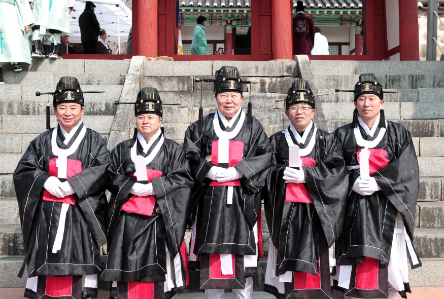 (사진3)춘기석전 봉행4.jpg