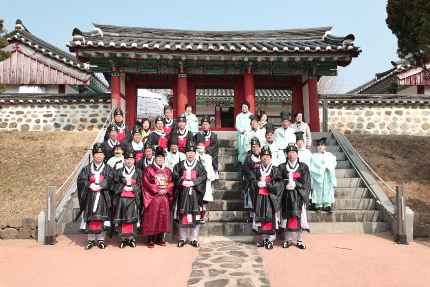 (사진3)춘기석전 봉행1.jpg