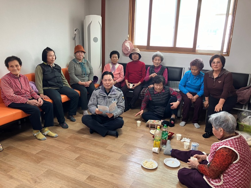 250310 서산경찰서 부석파출소 교통사고 및 보이스피싱 예방활동 최선!.jpg