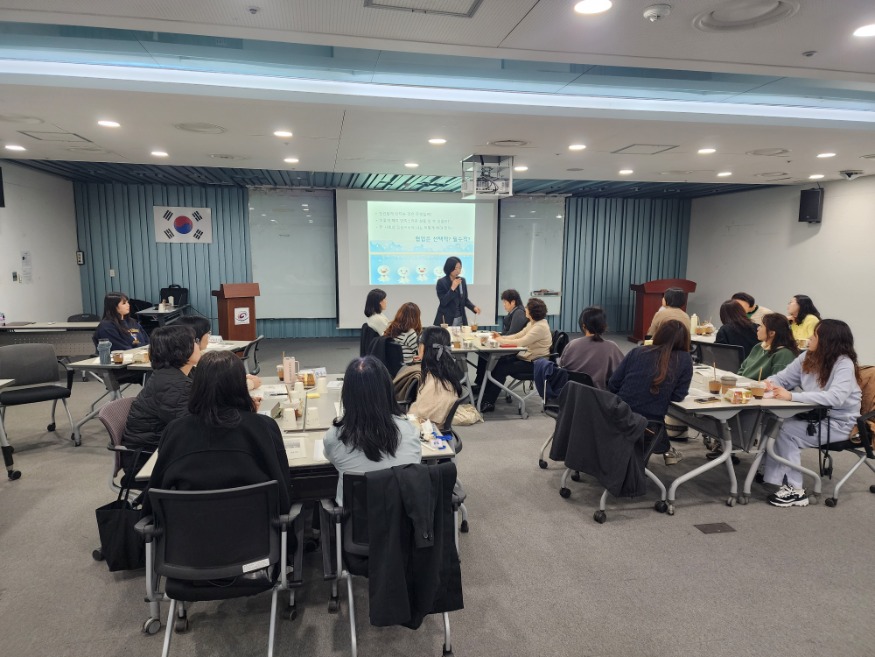 (사진3)평생학습매니저 및 활동가 역량강화교육2.jpg