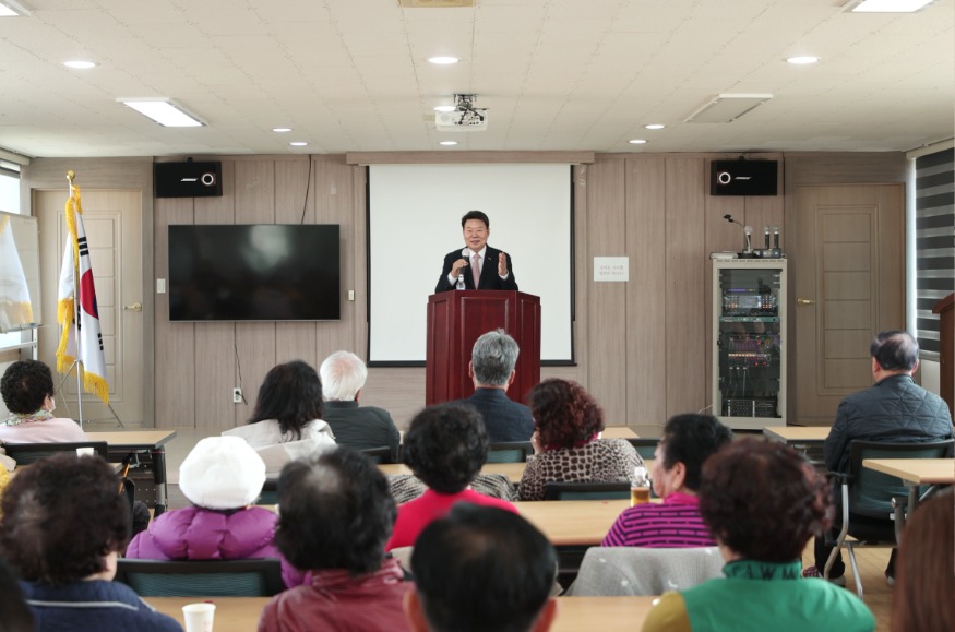 (사진6)노인대학특강1.jpg
