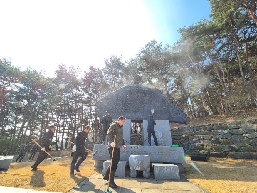 24일 (홍성군, 특수임무 유공자회 홍성군지회와 충령사 봄단장).jpg