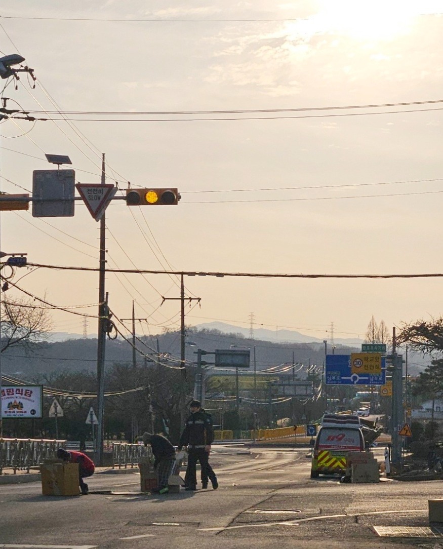 귀소길에도 멈추지 않은 봉사 당진소방서 대원들, 도로 위 안전 책임지다.jpg