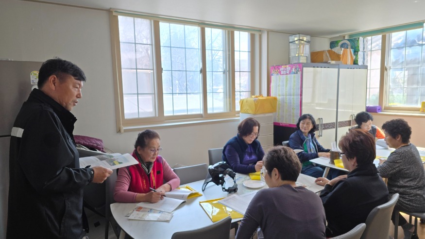3. 지난 4월 8일 대산읍 독곶1리 마을회관에서 진행된 여성농업인 농업기계 안전교육2.jpg
