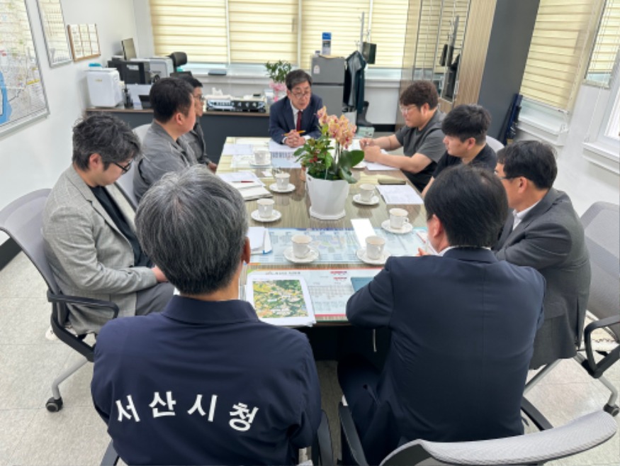 3. 23일 시청 환경녹지국장실에서 진행된 폐기물처리업체 대표자 간담회.jpg