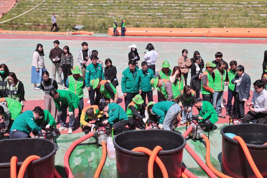 (사진2)양수기 가동교육 훈련3.JPG