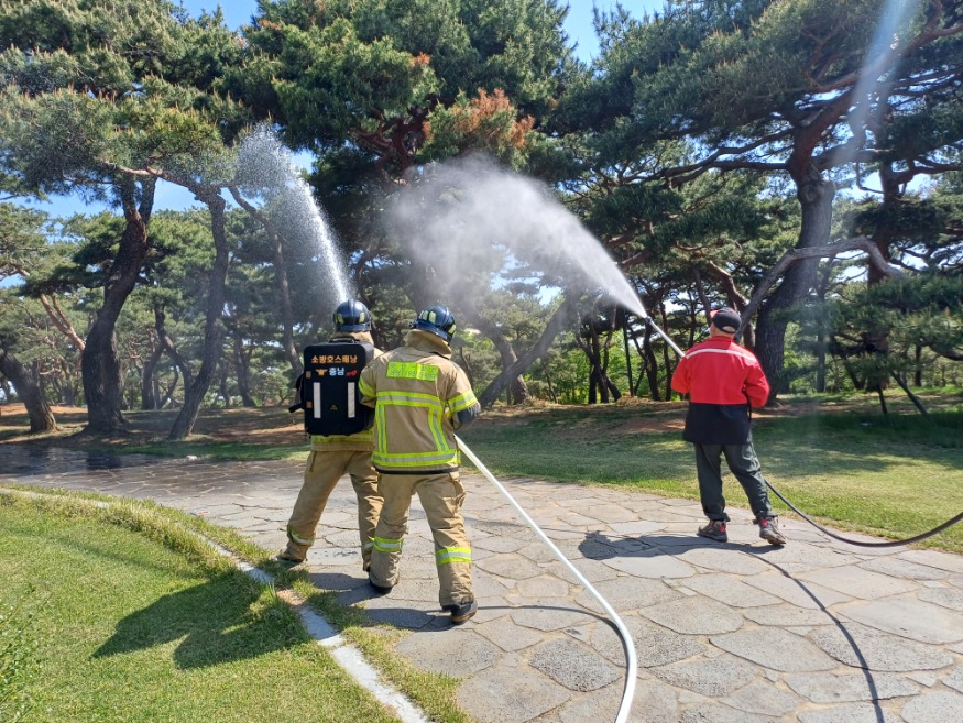 당진소방서 신평119안전센터, 김대건 신부 유적지서 목조문화재 화재 대응 합동훈련 실시.jpg