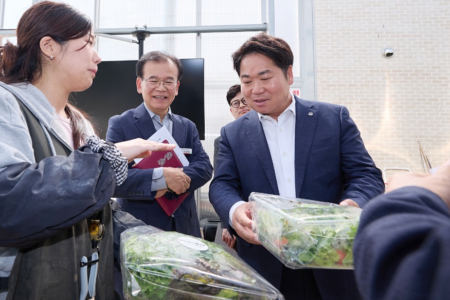 01. 오세현 아산시장, 농업기술센터 방문해 현장 점검 및 직원 격려 (1).jpg